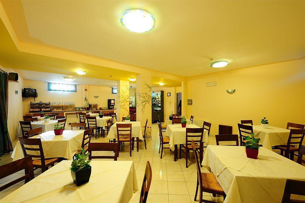 Hostal Colle Degli Olivi Snc Asís Exterior foto