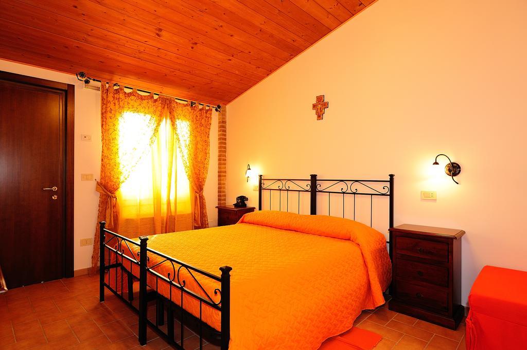 Hostal Colle Degli Olivi Snc Asís Exterior foto