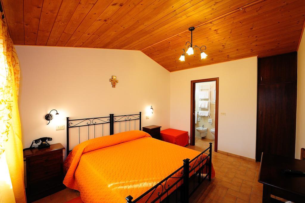 Hostal Colle Degli Olivi Snc Asís Exterior foto