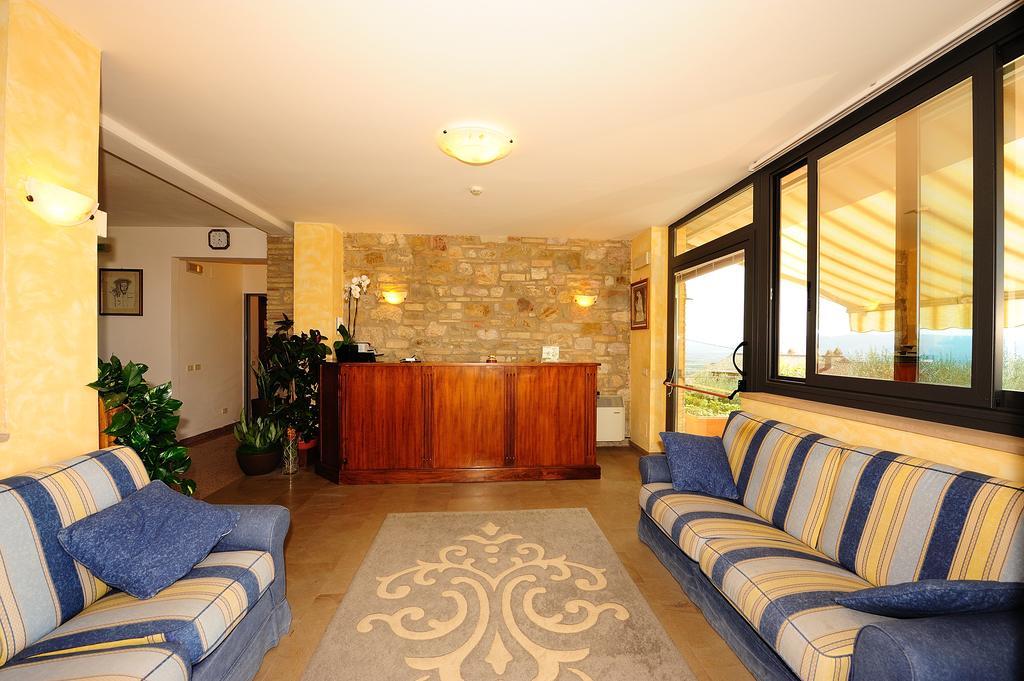 Hostal Colle Degli Olivi Snc Asís Exterior foto